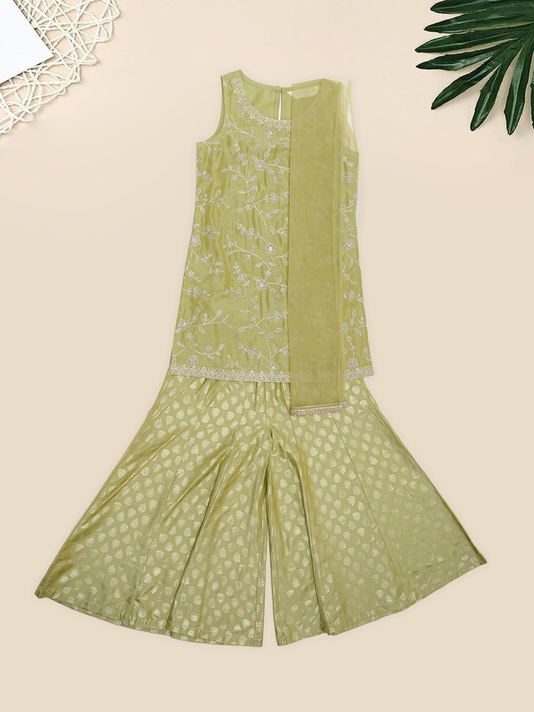 AKKRITI BY PANTALOONS Girls Floral Embroidered Regular Kurta with Palazzos & Dupatta