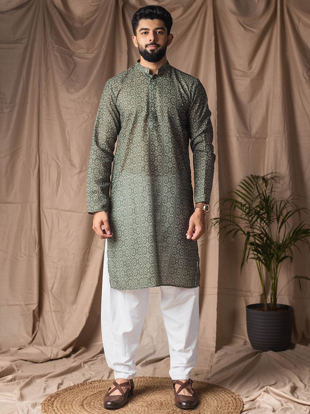 Rawayi Men Bandhani Printed Festive Linen Straight Kurta