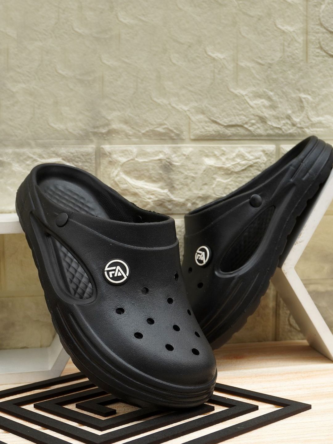 Feel alive Men Set Of 4 Ultra-Comfortable & Lightweight Thong Flip-Flops & Clogs