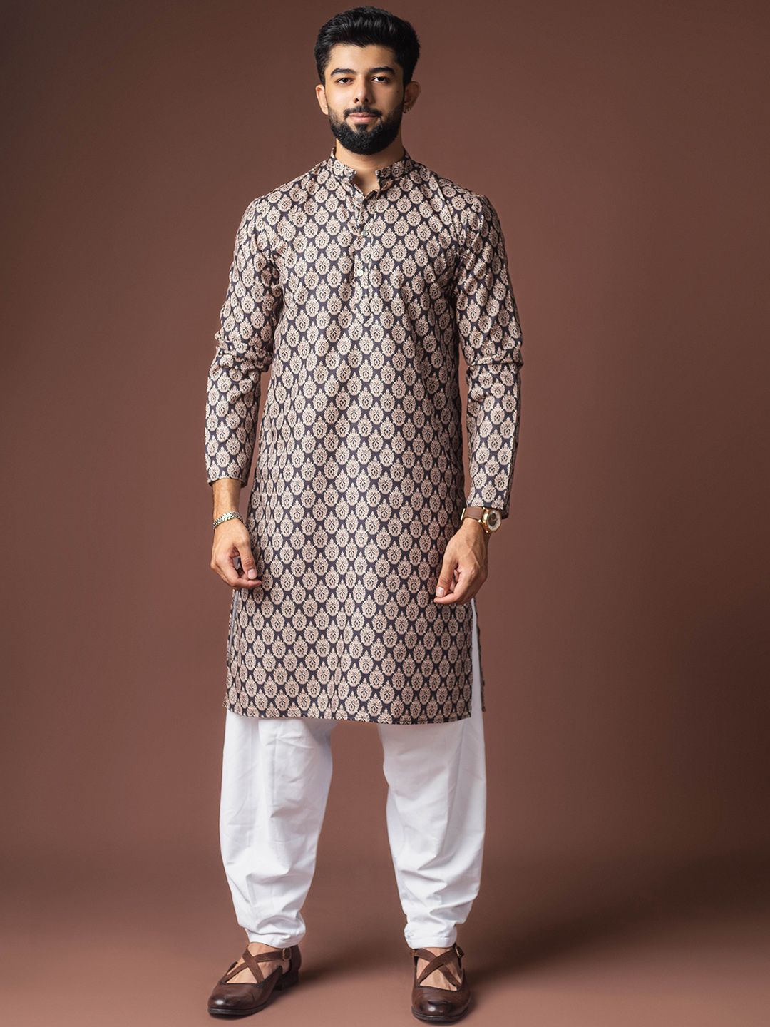 Rawayi Men Geometric Printed Mandairan Collar Kurta