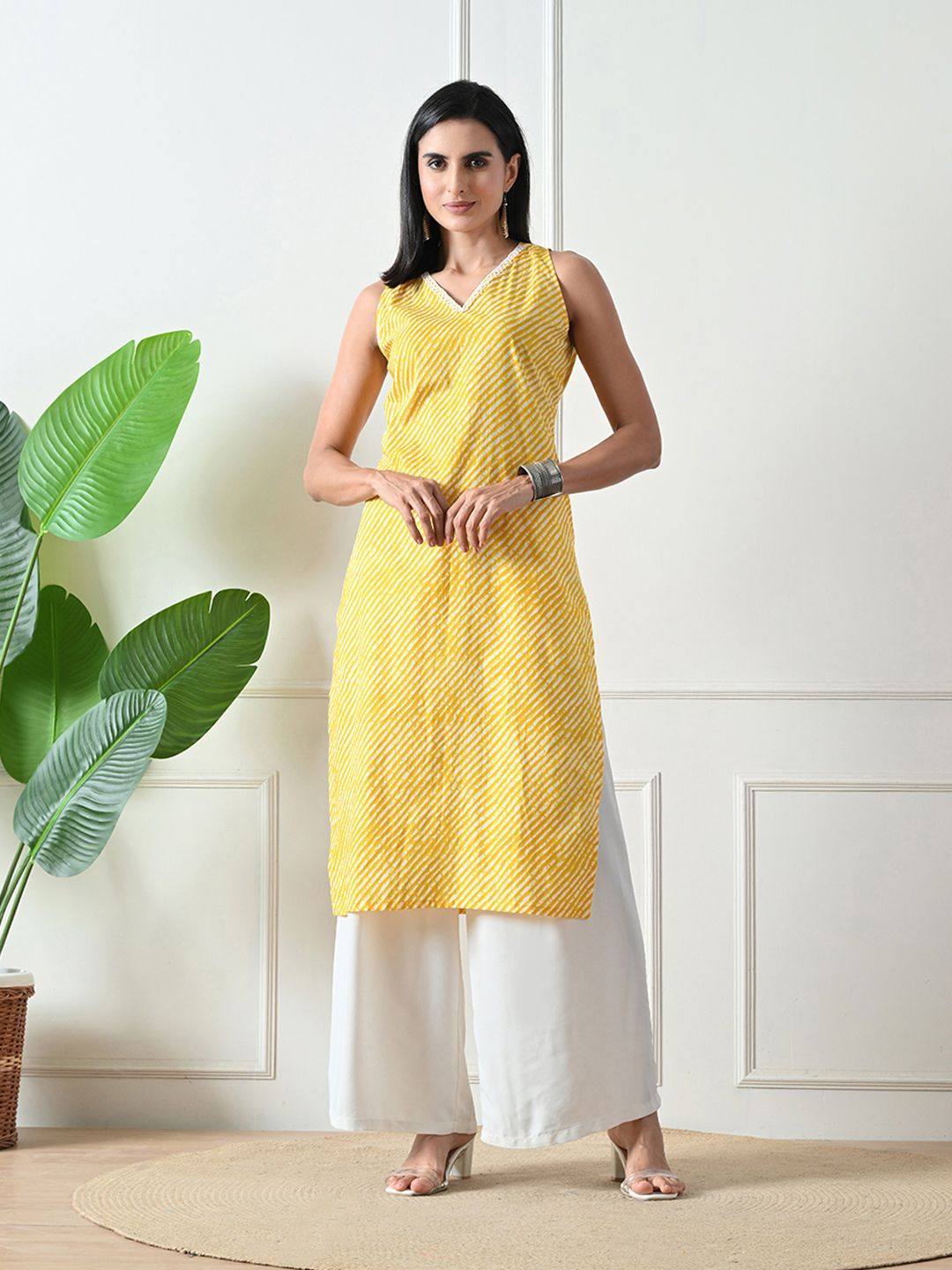 Lavantika Women Leheriya Printed Gotta Patti Kurta