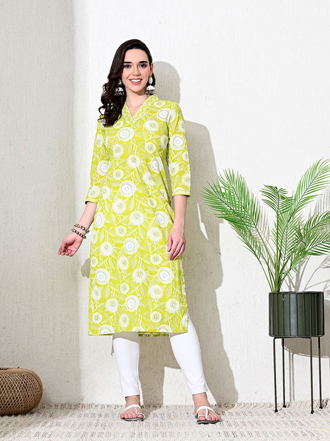 Lavantika Women Floral Daily Cotton Straight Kurta