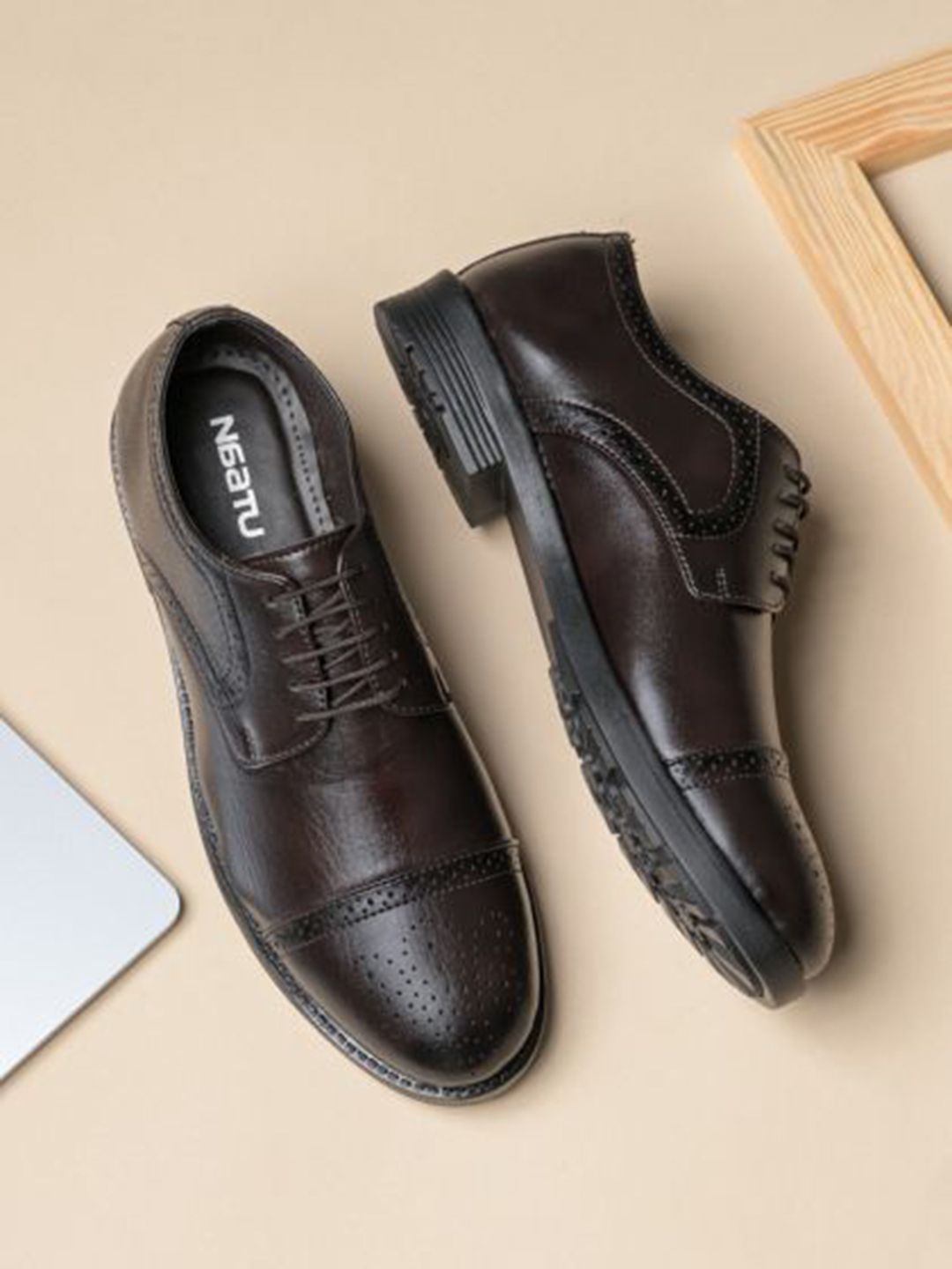 NAATU Men Textured Formal Brogues