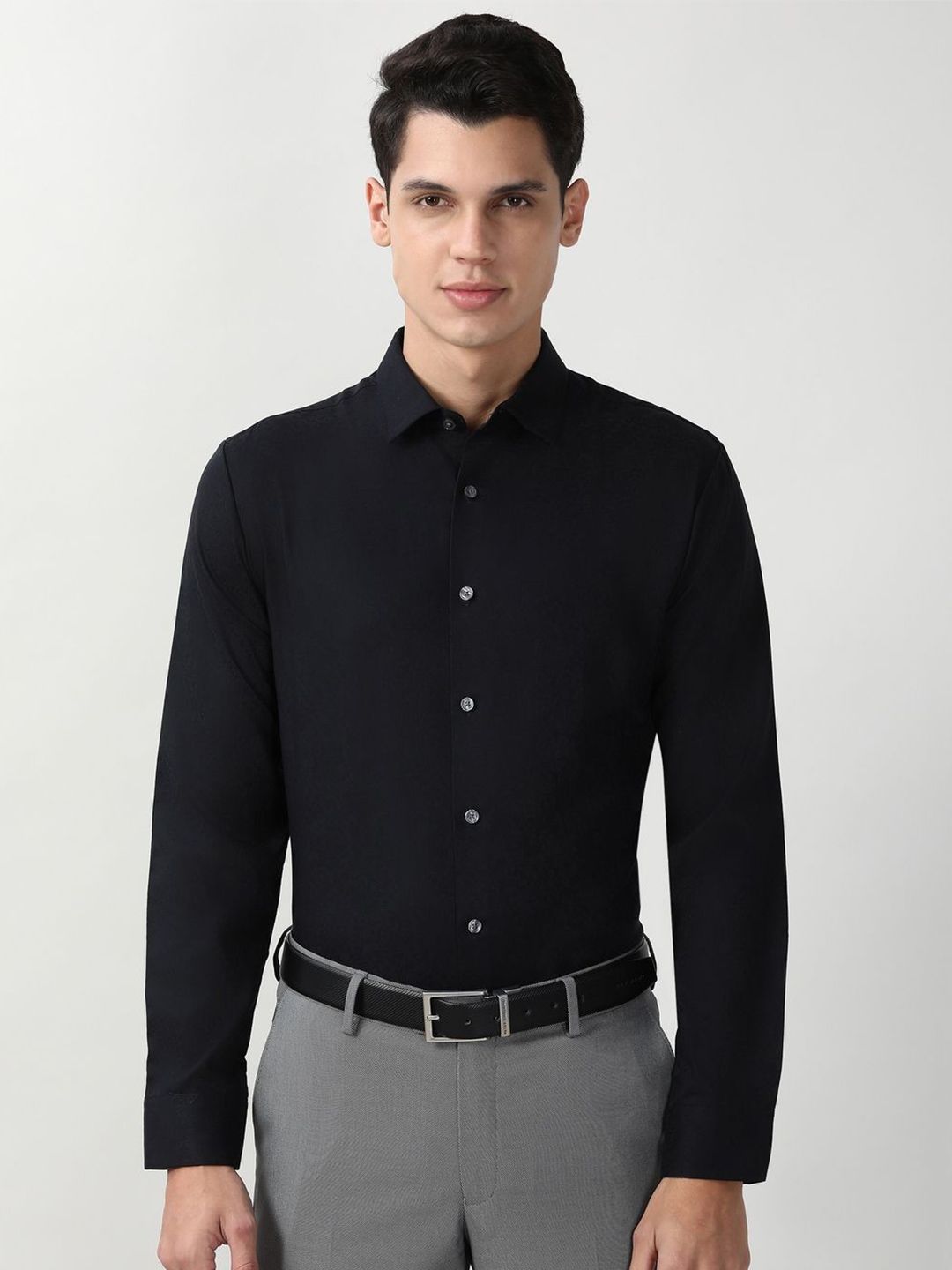 Peter England Elite Men Slim Fit Solid Spread Collar Pure Cotton Formal Shirt