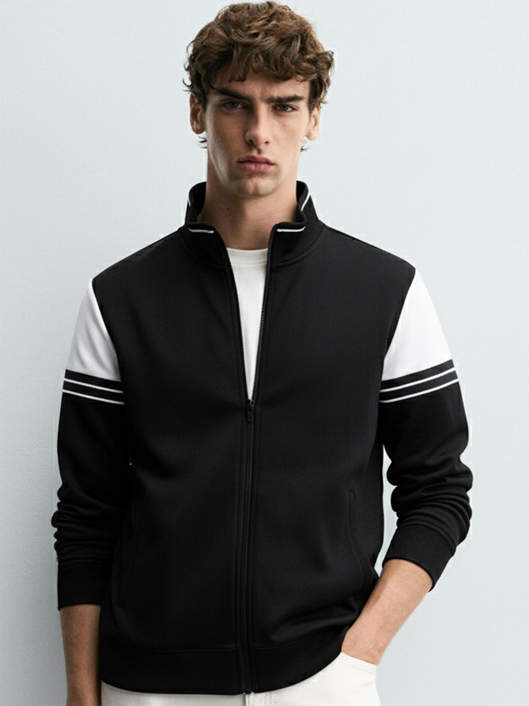 HIGHLANDER HIGHLANDER Men Black & White Colourblocked Sweatshirt
