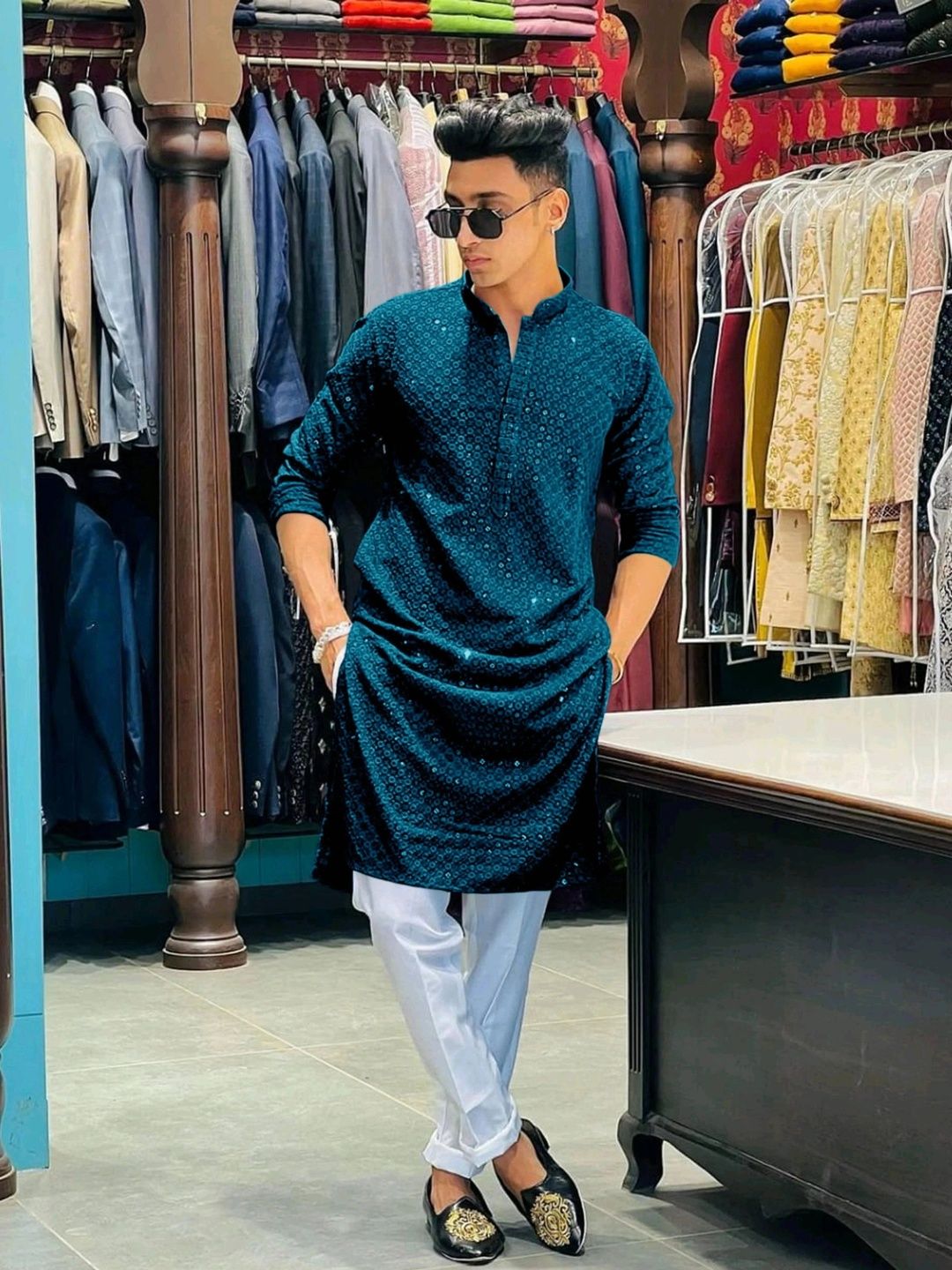ALMORA Men Embroidered Thread Work Handloom Kurta