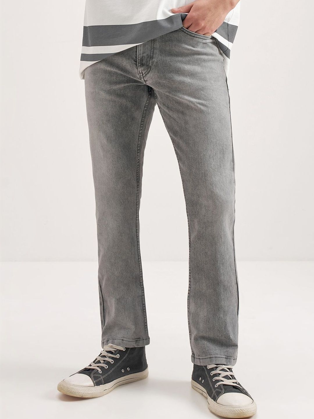 HIGHLANDER Men Straight Fit Mid-Rise Light Fade Jeans
