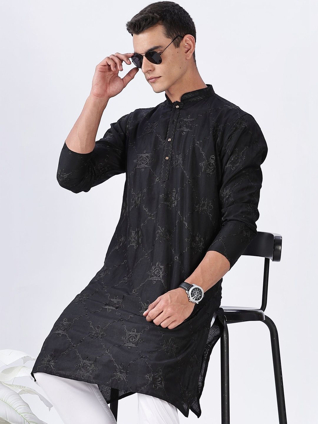 Anouk Men Geometric Embroidered Thread Work Floral Kurta