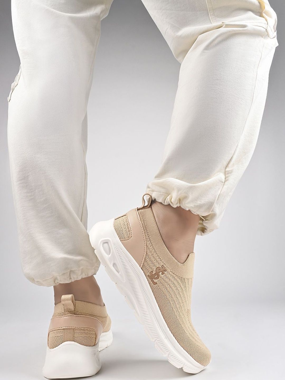 LOUIS STITCH Men Beige Athleisure Flyknit Sport Shoes