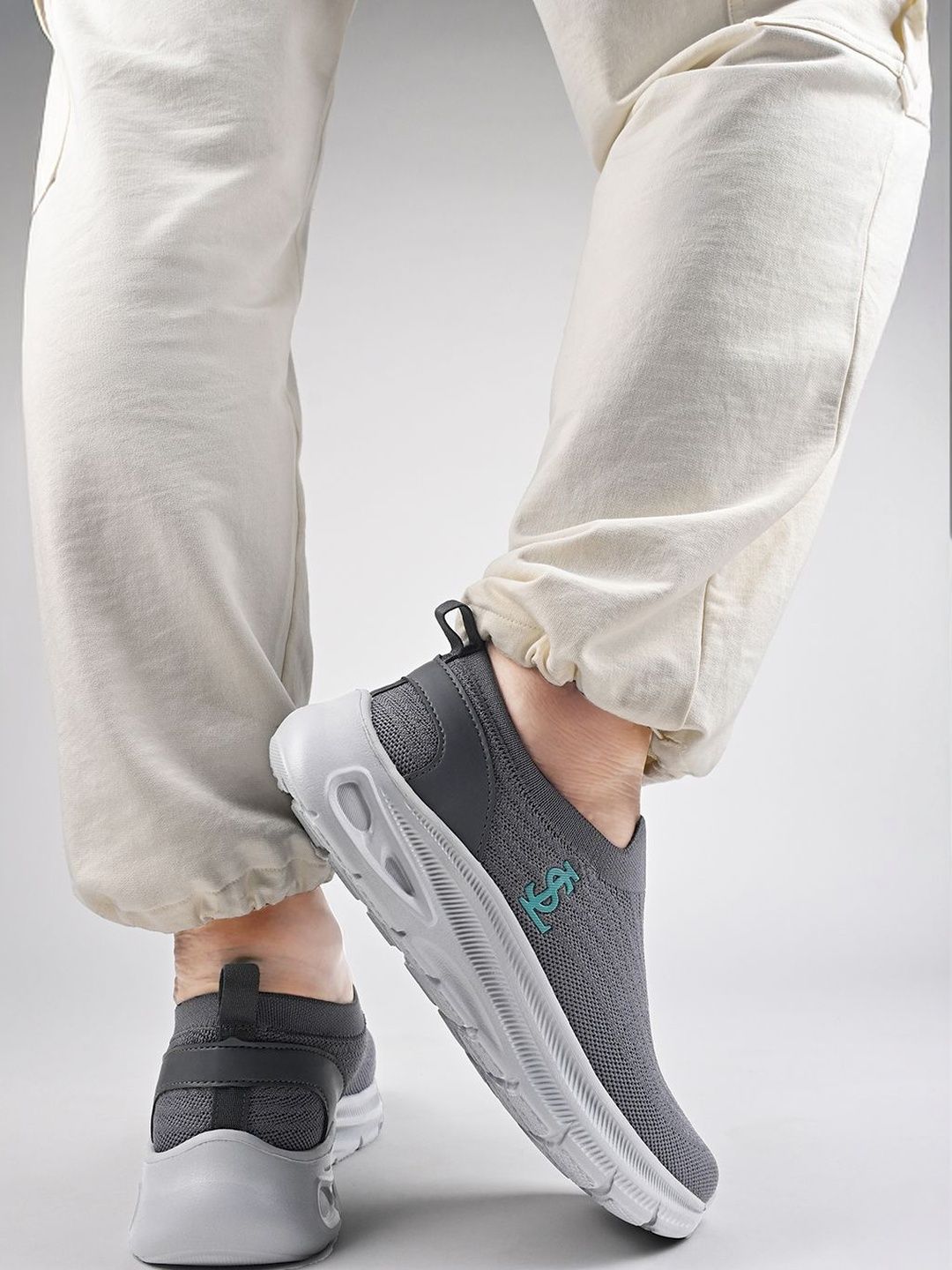 LOUIS STITCH Men Ash Grey Athleisure Flyknit Sport Shoes