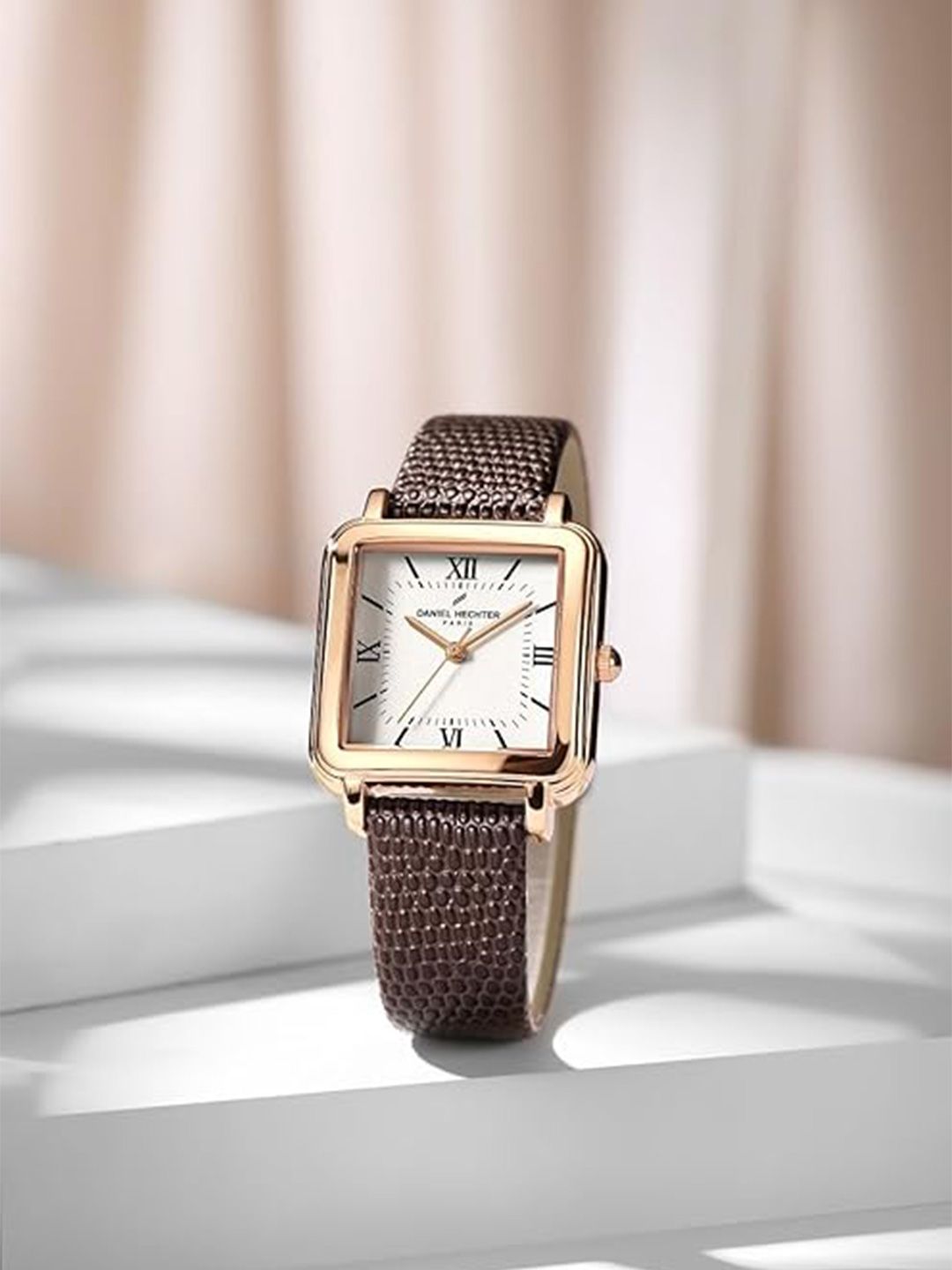 Daniel Hechter Women Dial & Leather Straps Analogue Watch DHW2011-01