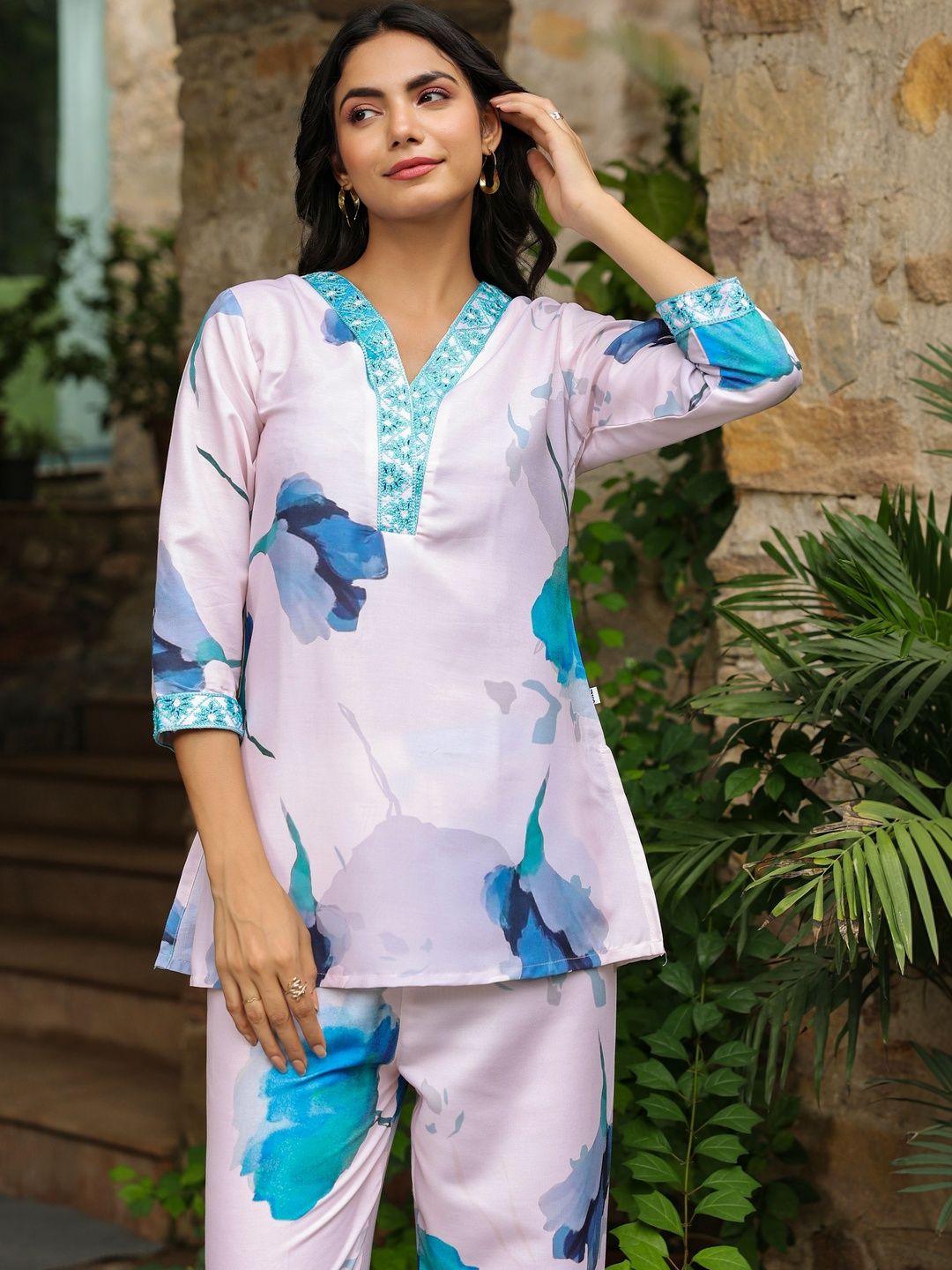 LERIYA FASHION Printed V-Neck Top & Trousers Co-Ords