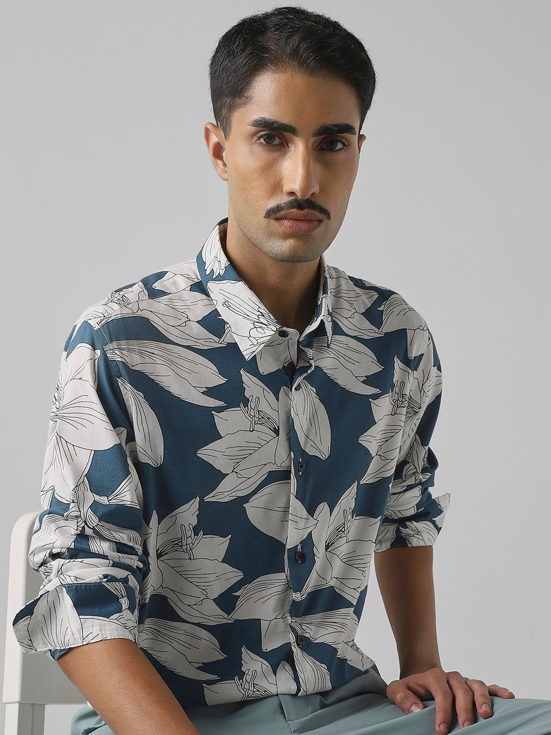 Mufti Mufti Men Spread Collar Floral Printed Cotton Slim Fit Casual Shirt