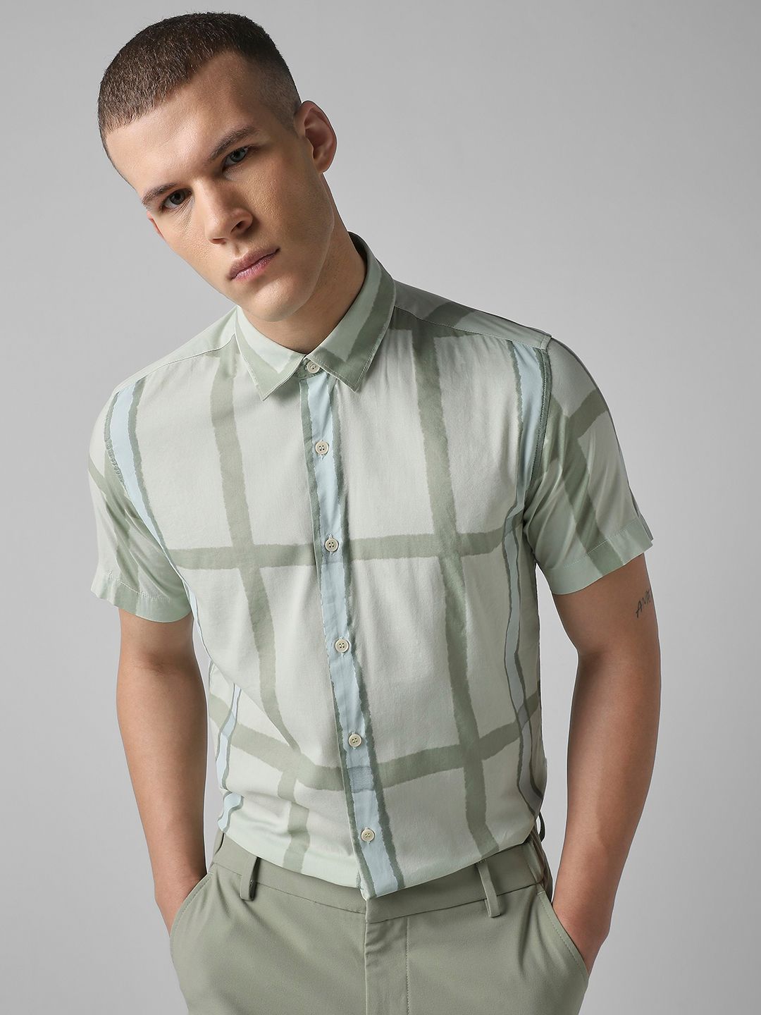 Mufti Mufti Men Slim Fit Multi Striped Spread Collar Casual Shirt