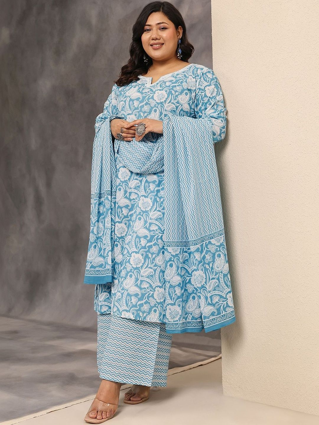 Extra Love By Libas Plus Size Floral Printed Regular Kurta with Palazzos & With Dupatta