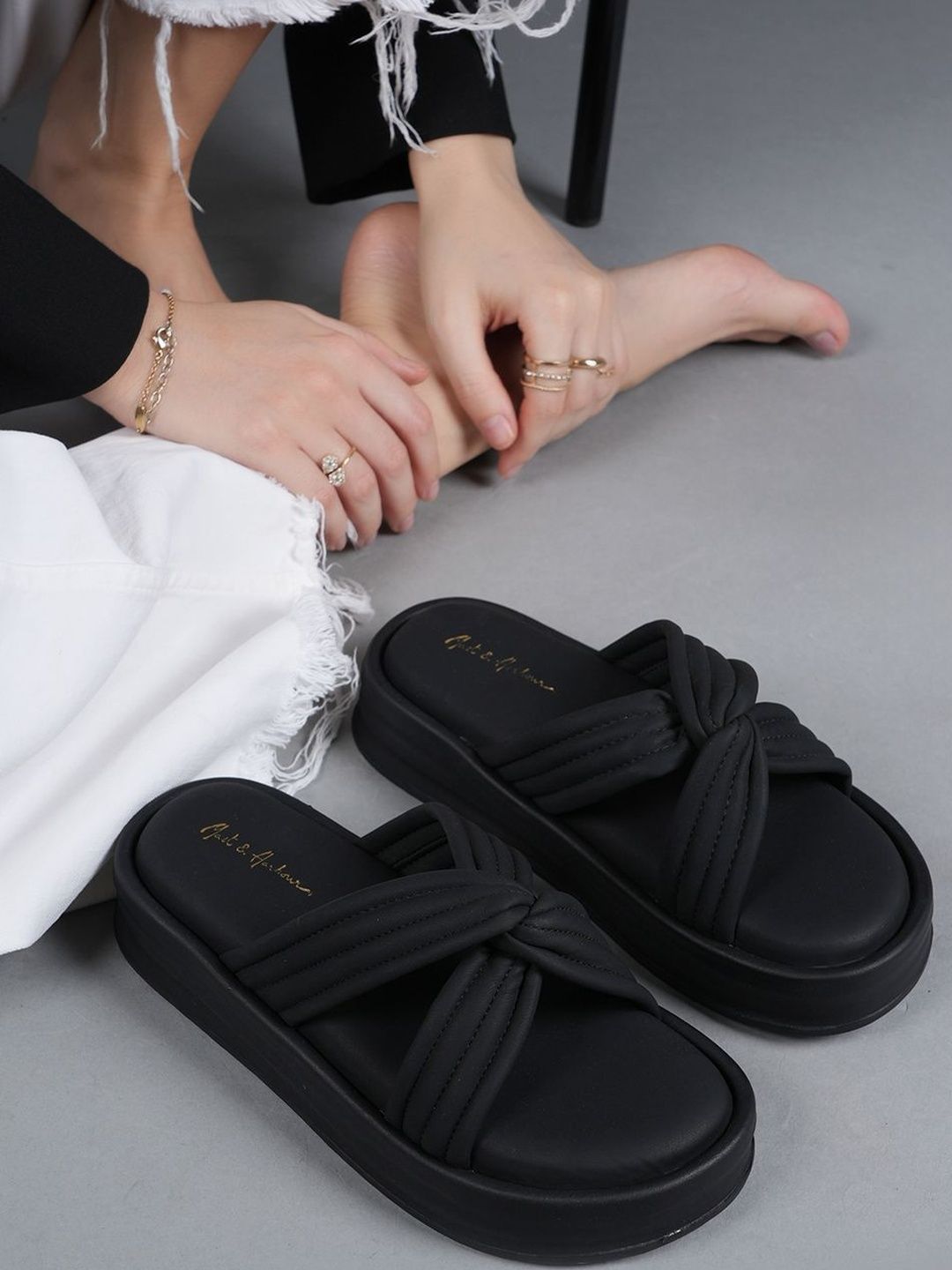 Mast & Harbour Women Textured One Toe Flats with Buckles
