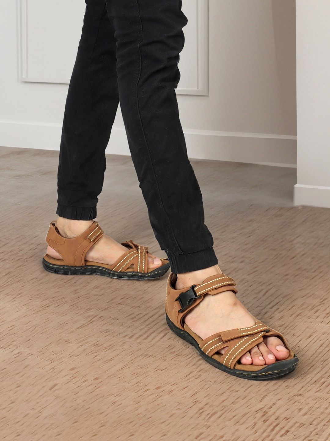 Carlton London Men Buckled Sports Sandals