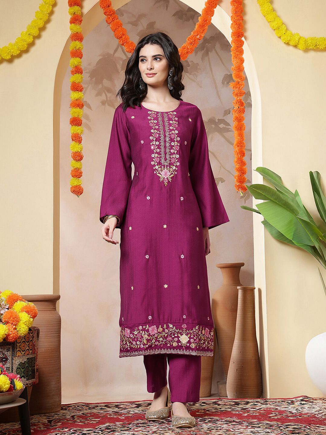 Jaipur Kurti Women Ethnic Motifs Embroidered Regular Thread Work Kurta with Trousers