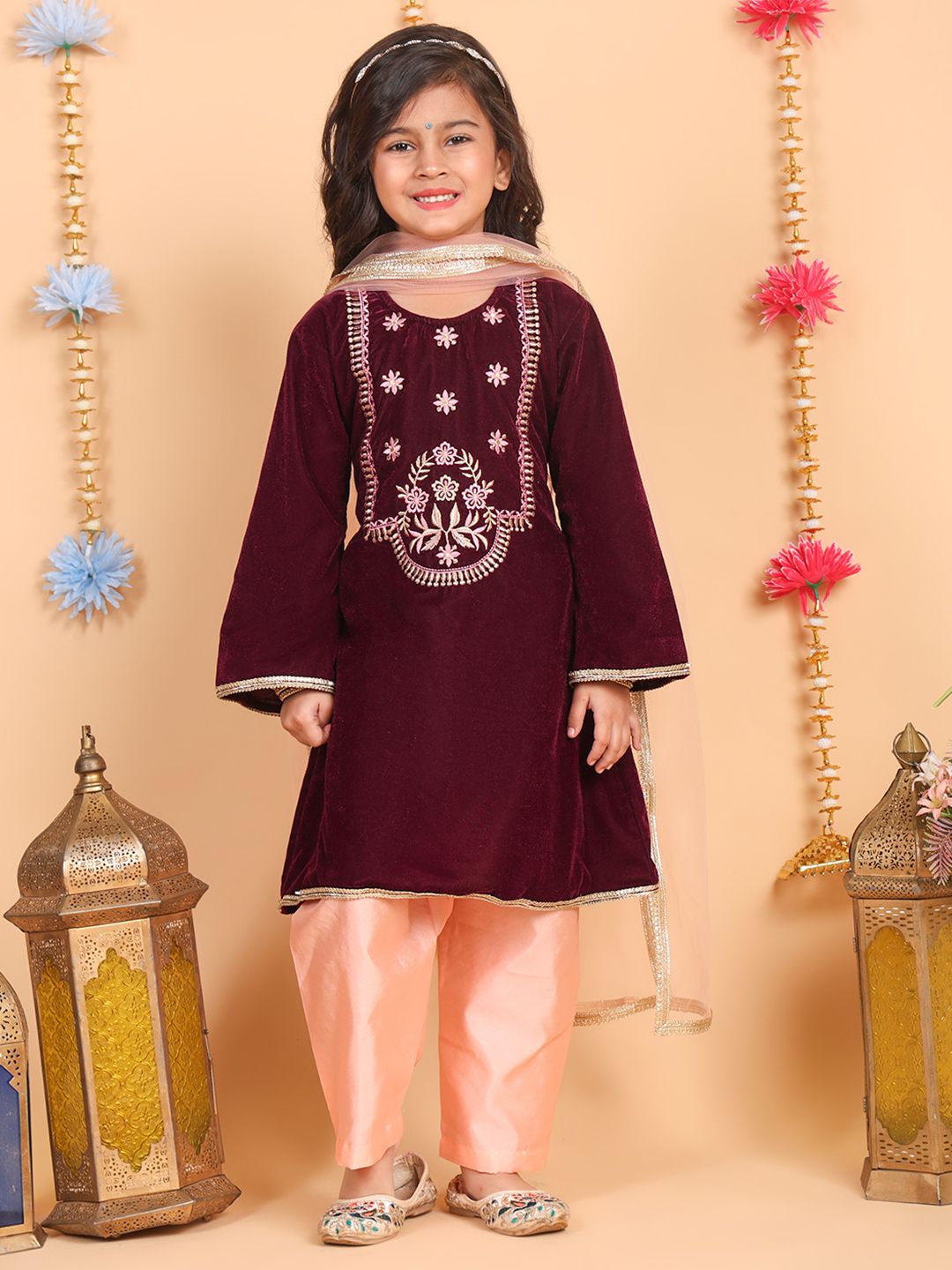 Superminis Girls Ethnic Motifs Embroidered Regular Thread Work Velvet Kurta with Patiala & With Dupatta