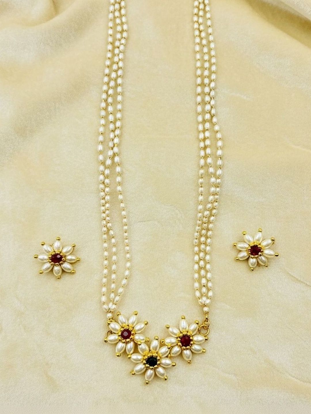 ANTIQUE JEWELLERY Gold-Plated Stone-Studded & Beaded Jewellery Set