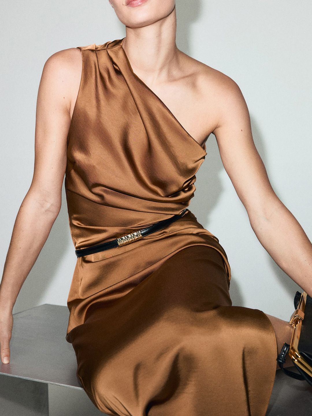 Satin Finish Ruched Effect One Shoulder Sheath Midi Dress with Belt