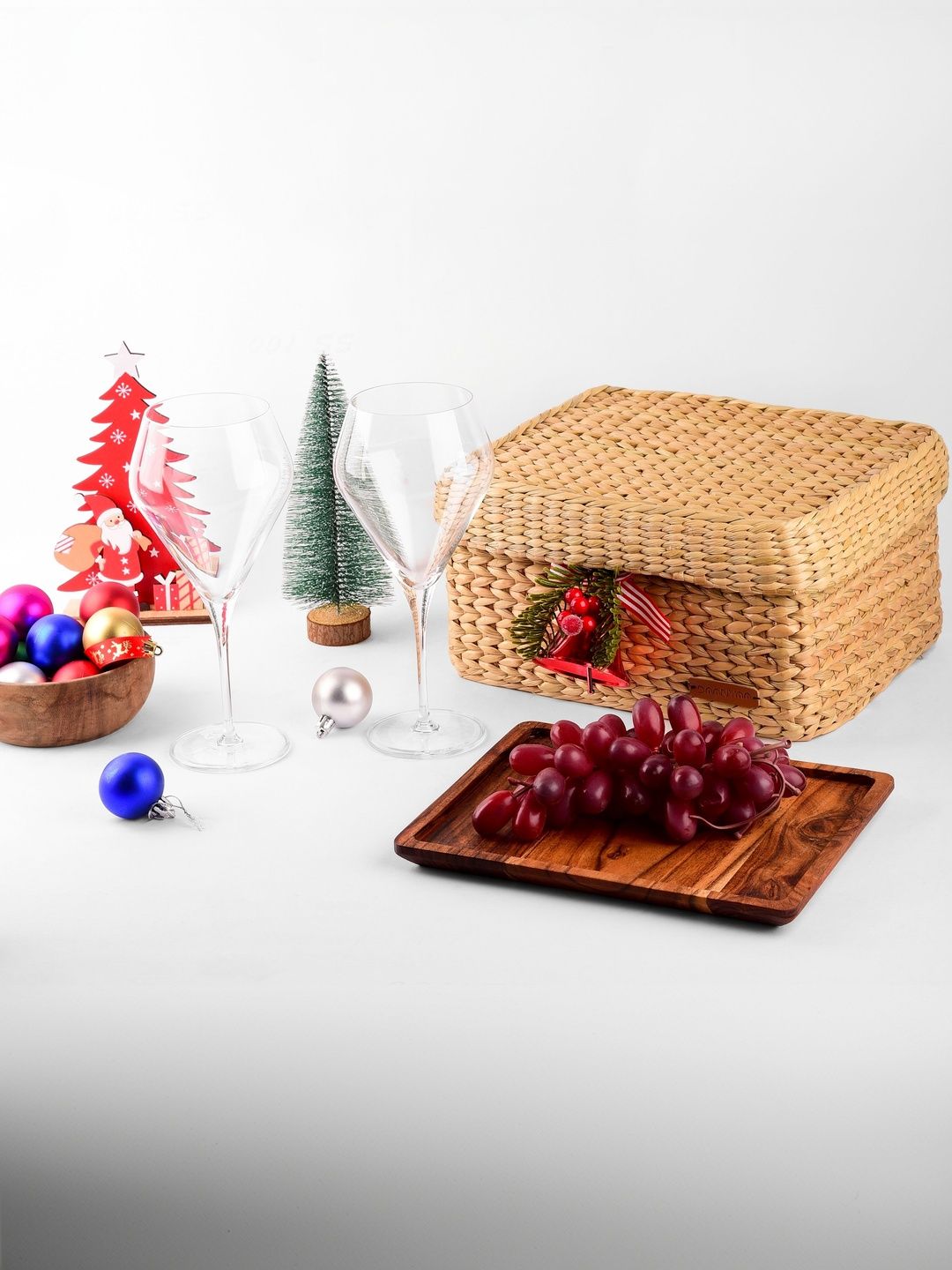 DAANYAA 2 Pieces Wine Glasses & Wood Platter