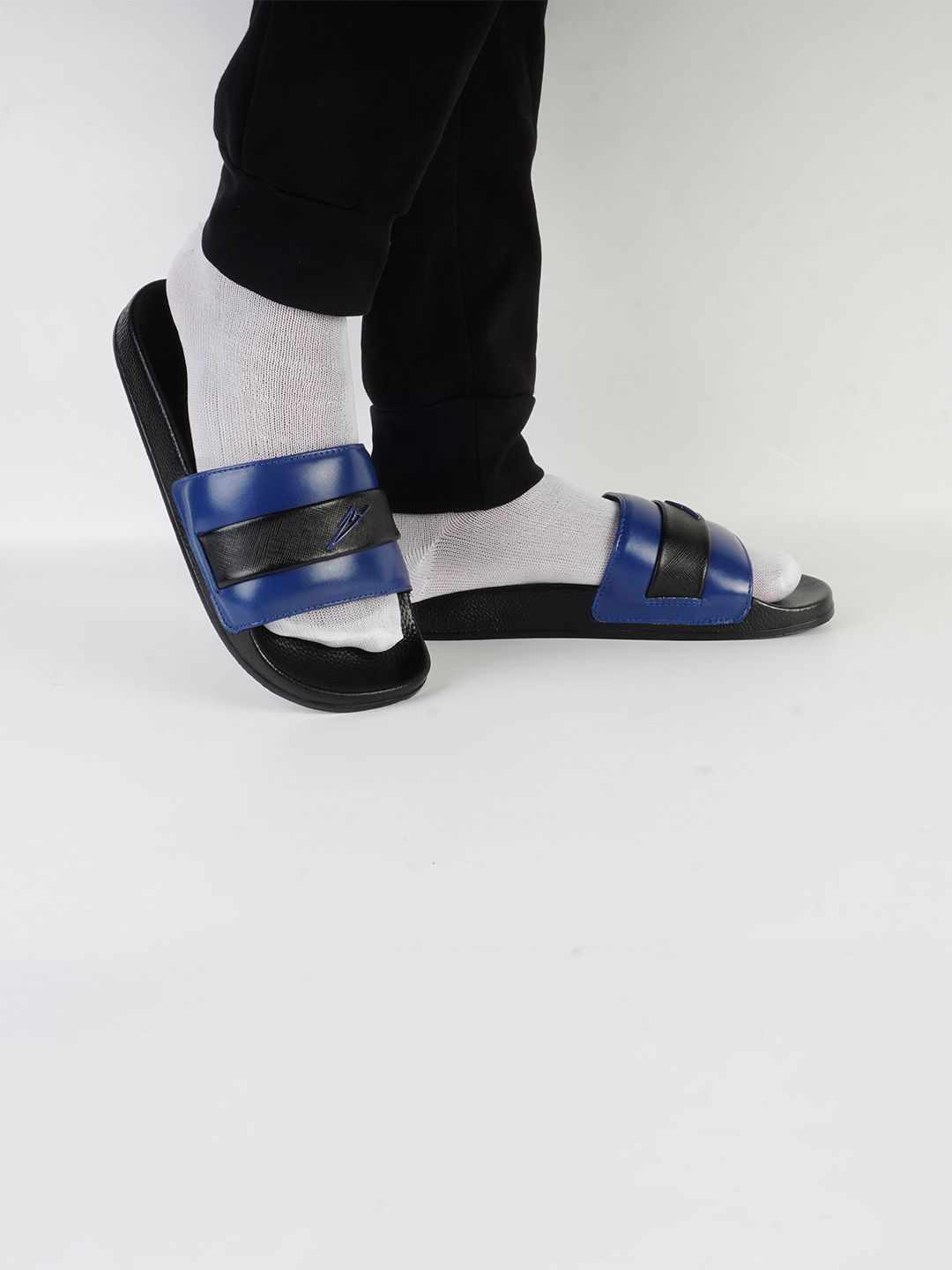 ZEESH Men Colourblocked Sliders