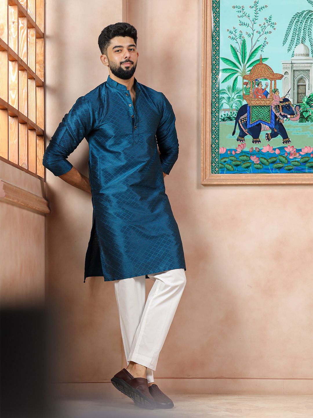 Koshin Ethnic Motifs Embroidered Mandarin Collar Straight Kurta