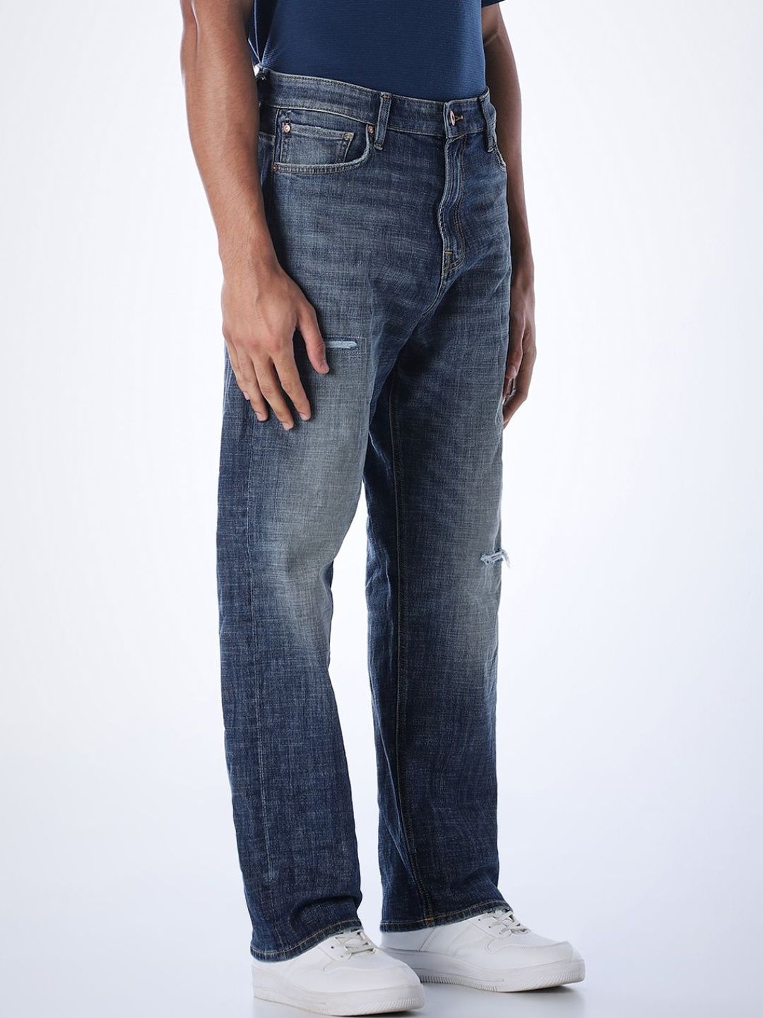 Wide Leg Low-Rise Mildly Distressed Light Fade Stretchable Jeans