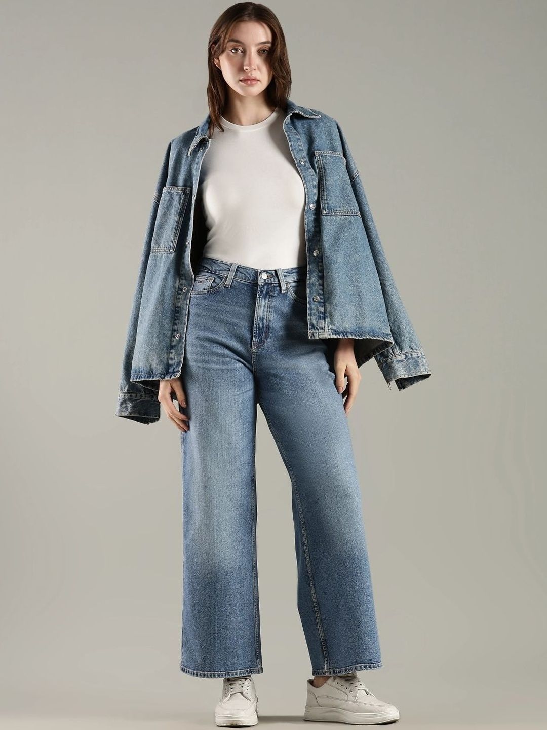 Relaxed Fit Mid-Rise Light Fade Jeans
