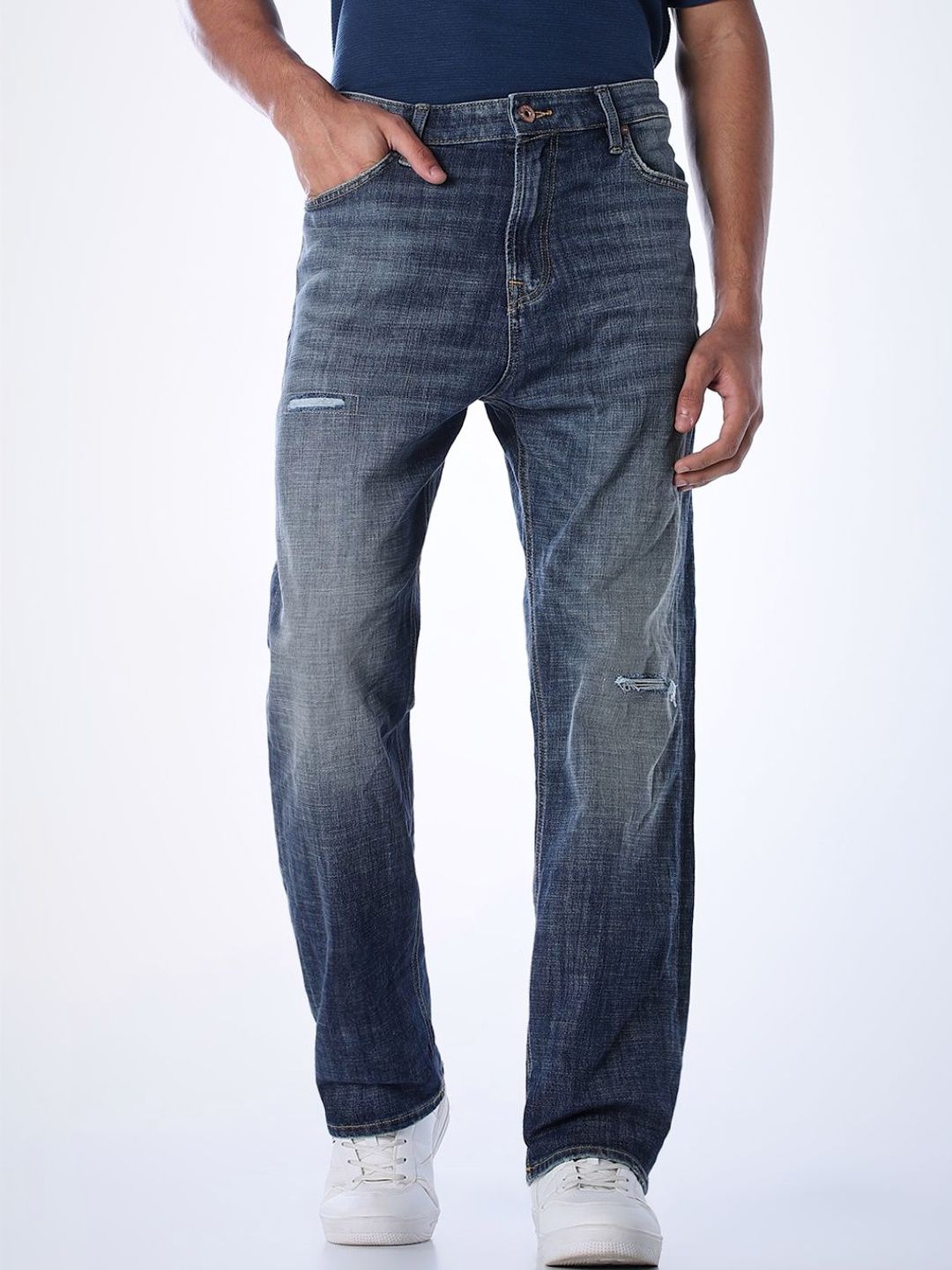 Wide Leg Low-Rise Mildly Distressed Light Fade Stretchable Jeans