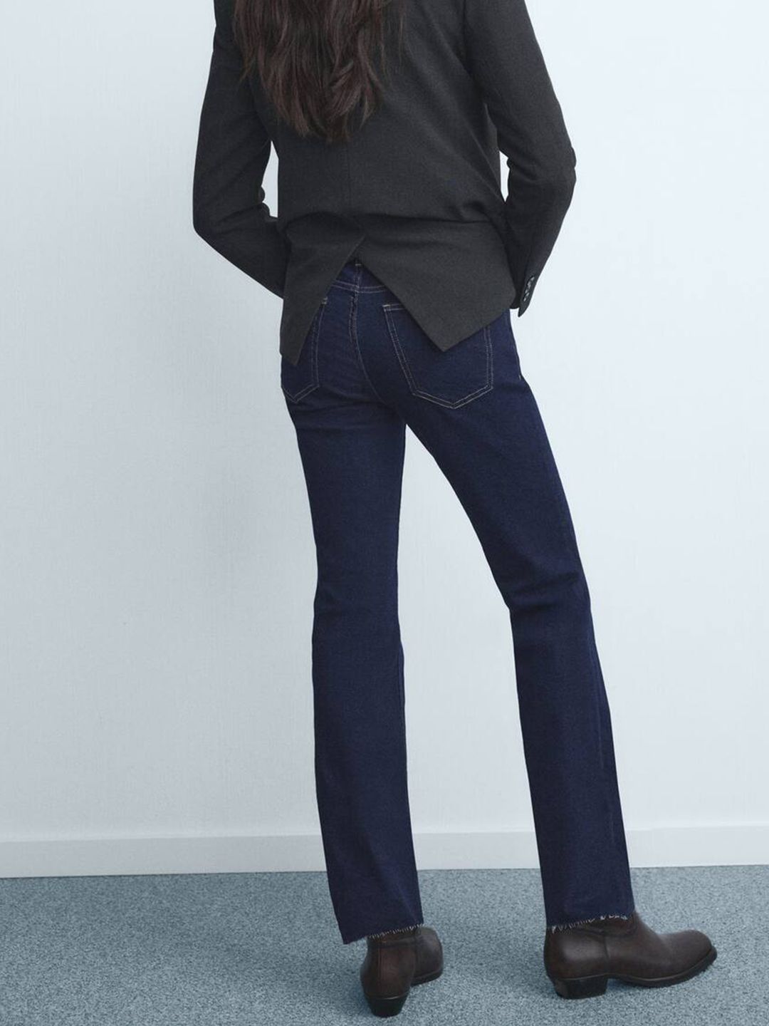 Cropped Mid-Rise Straight Fit Stretchable Jeans with Frayed Hem