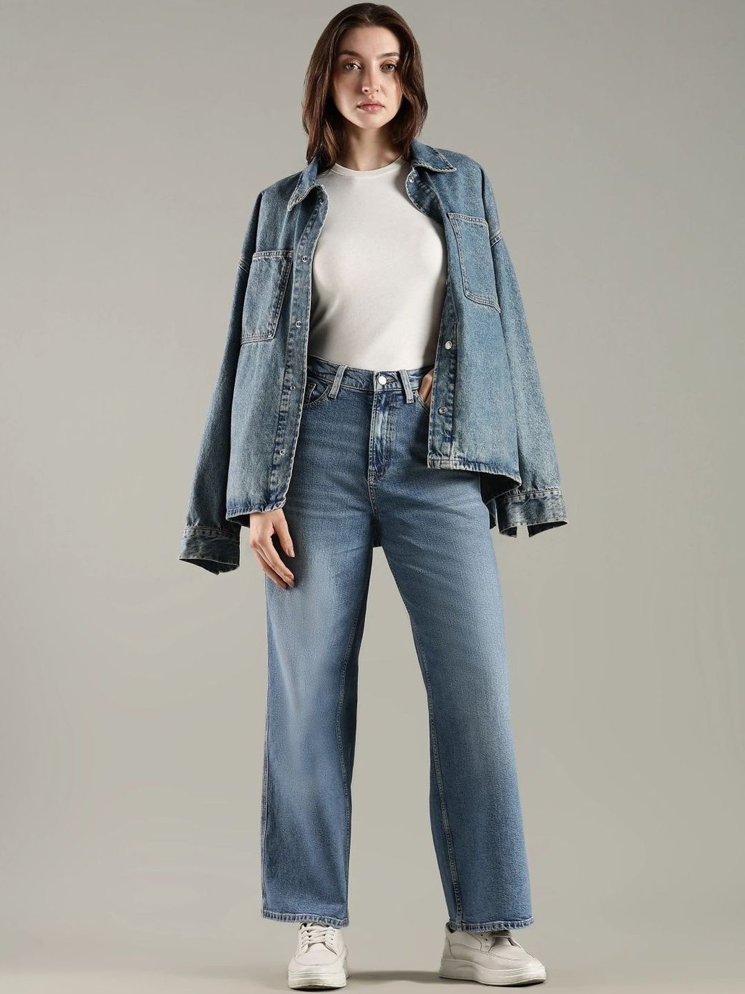 Relaxed Fit Mid-Rise Light Fade Jeans