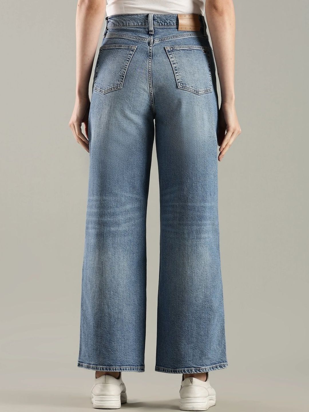 Relaxed Fit Mid-Rise Light Fade Jeans