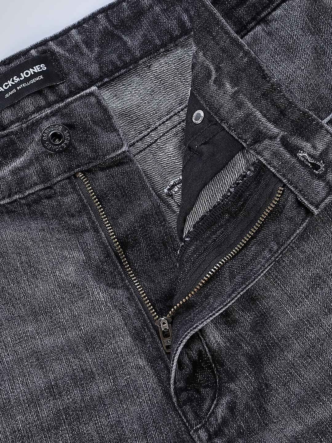 Wide Leg Low-Rise Mildly Distressed Heavy Fade Stretchable Jeans