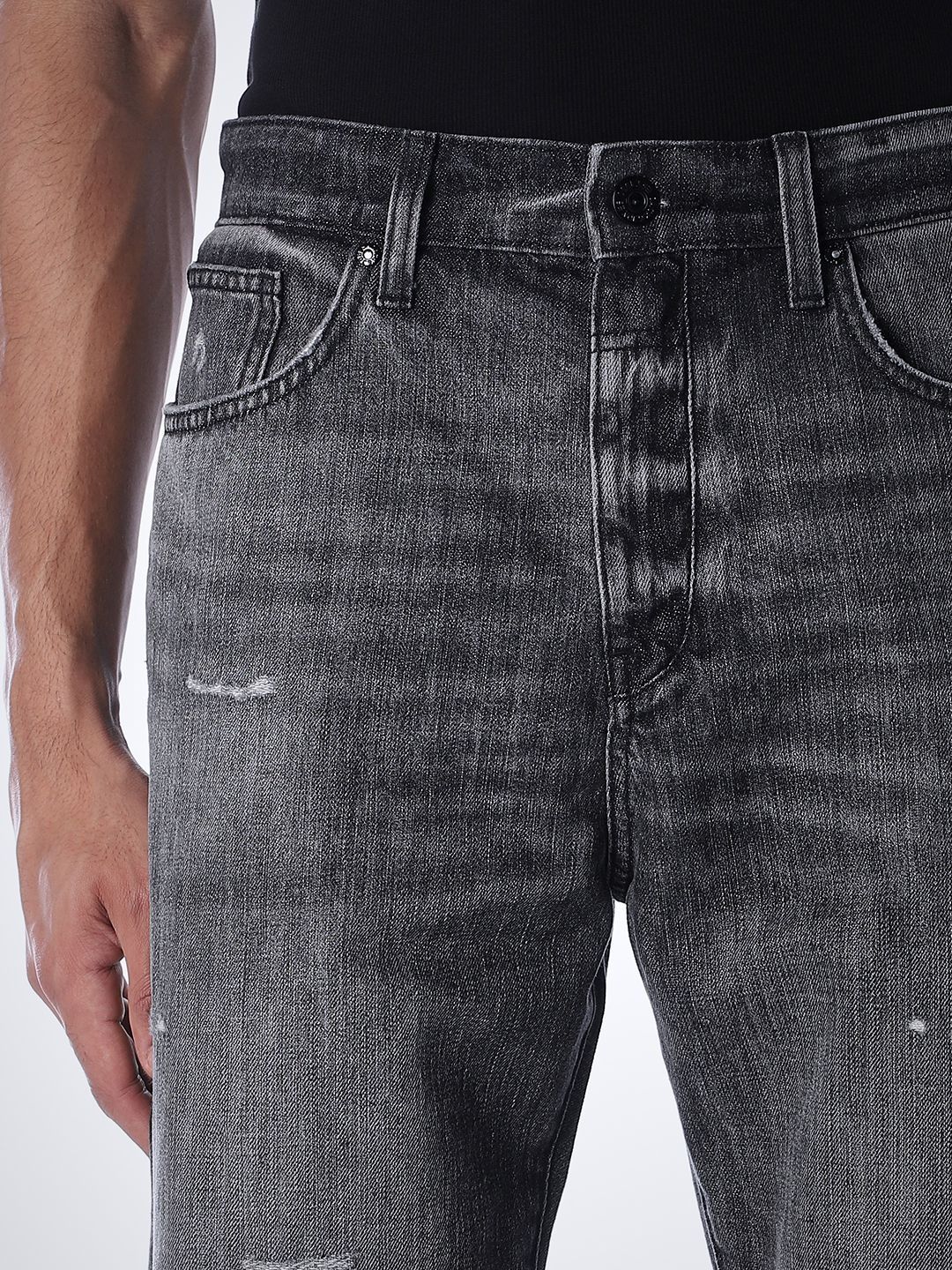 Wide Leg Low-Rise Mildly Distressed Heavy Fade Stretchable Jeans