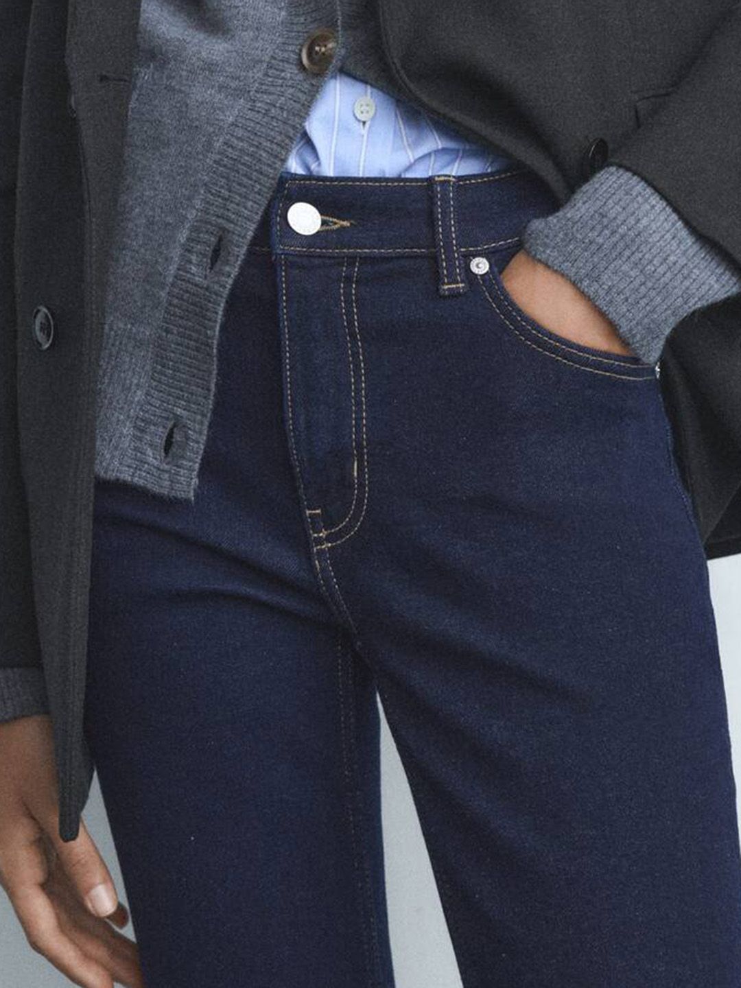 Cropped Mid-Rise Straight Fit Stretchable Jeans with Frayed Hem