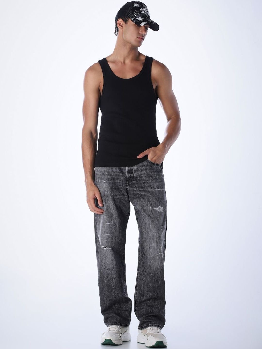 Wide Leg Low-Rise Mildly Distressed Heavy Fade Stretchable Jeans