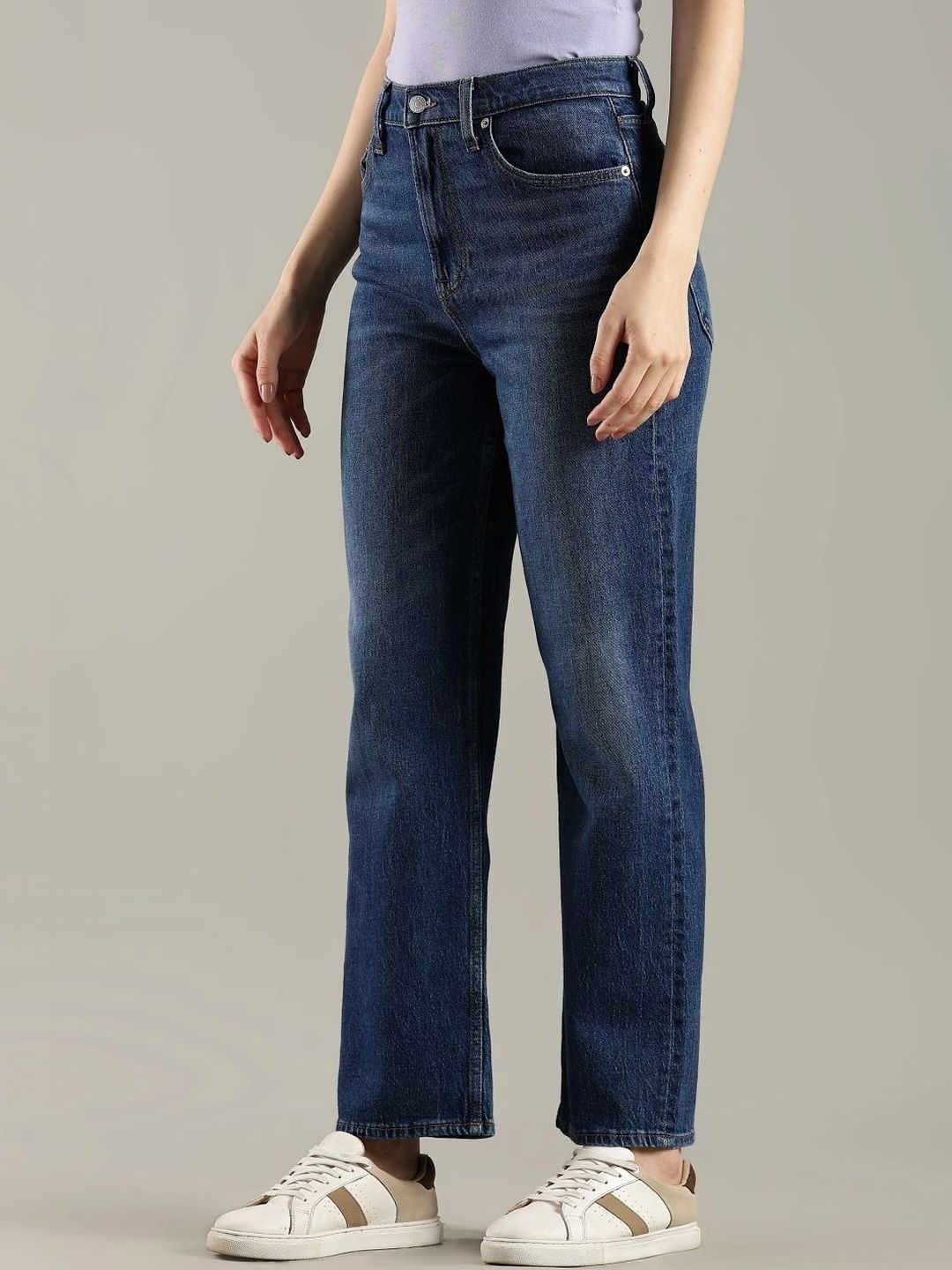 Regular Fit Mid-Rise Light Fade Jeans