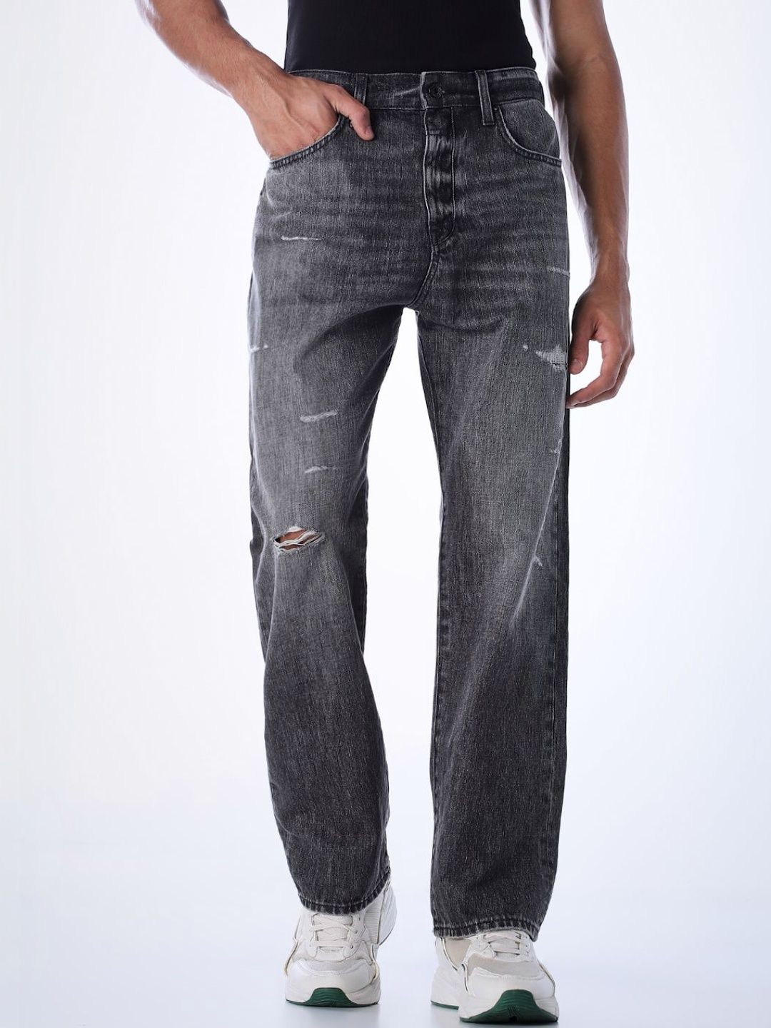 Wide Leg Low-Rise Mildly Distressed Heavy Fade Stretchable Jeans