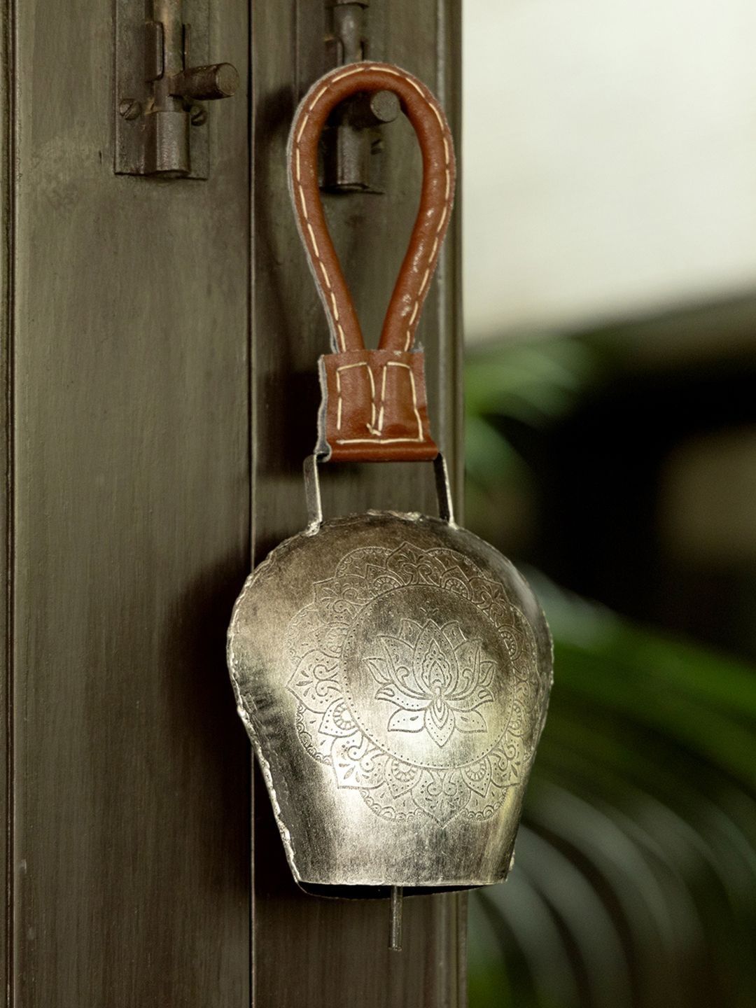 DULI Brown Embossed Lotus Design Hanging Windchimes