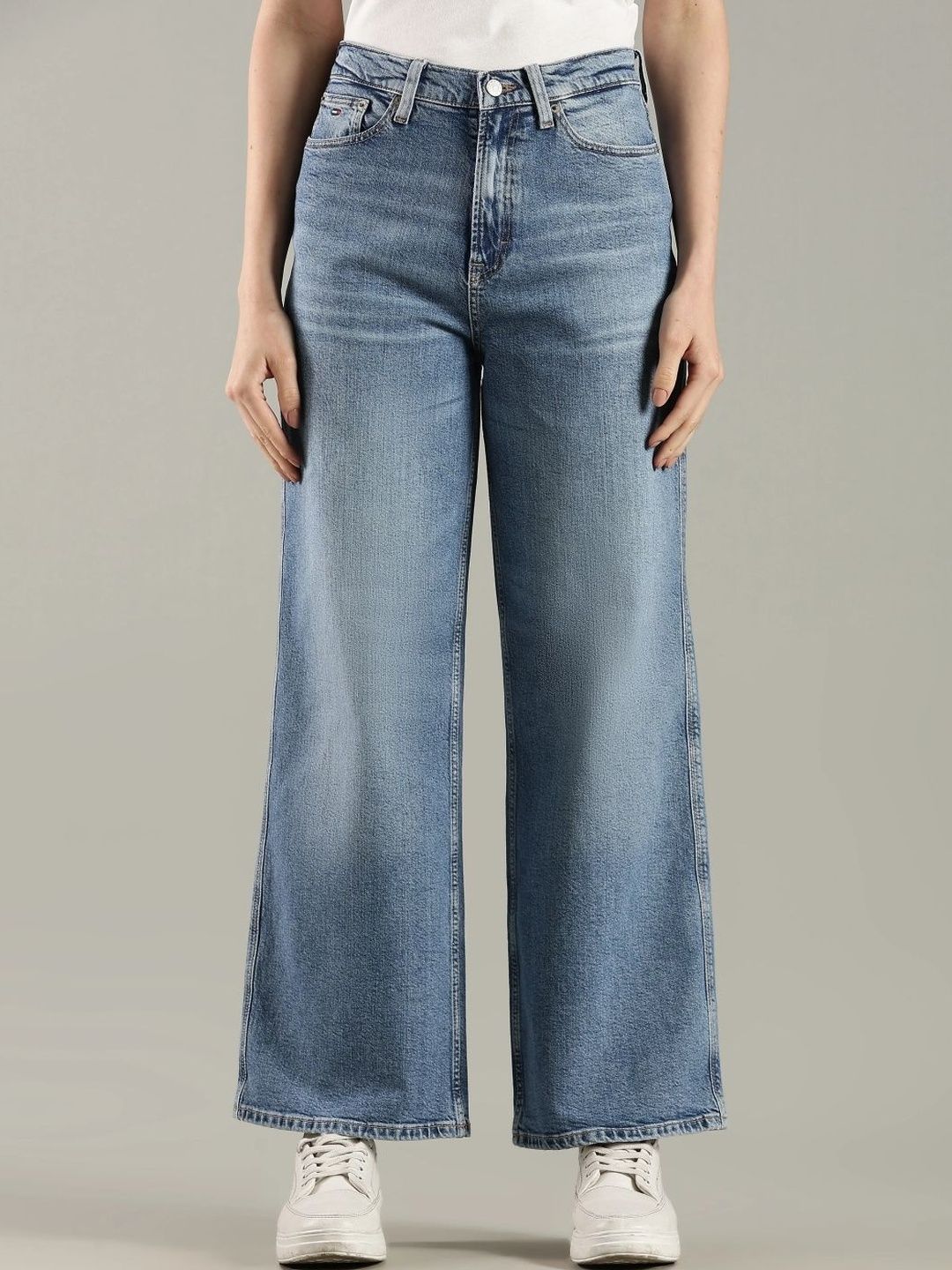 Relaxed Fit Mid-Rise Light Fade Jeans