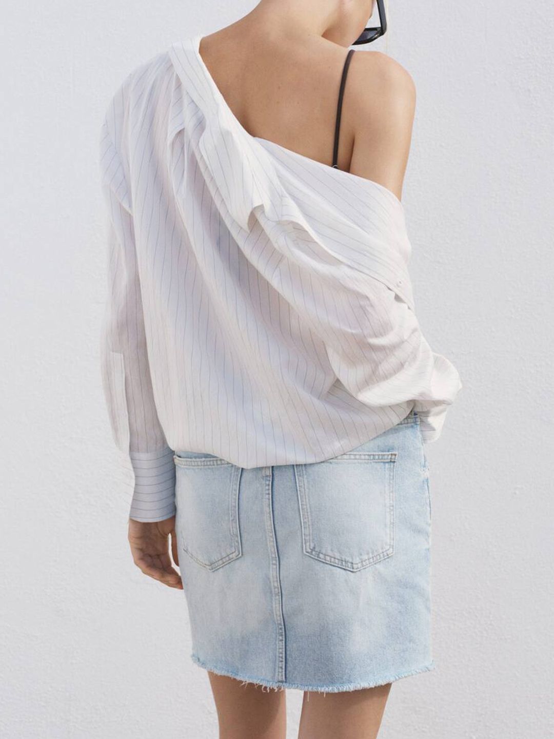 Mid-Rise Light Fade Pure Cotton Denim Mini Skirt with Frayed Hem