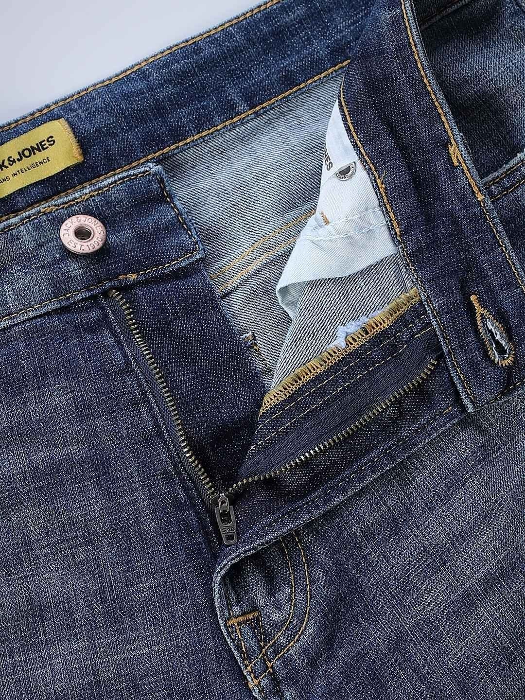Wide Leg Low-Rise Mildly Distressed Light Fade Stretchable Jeans
