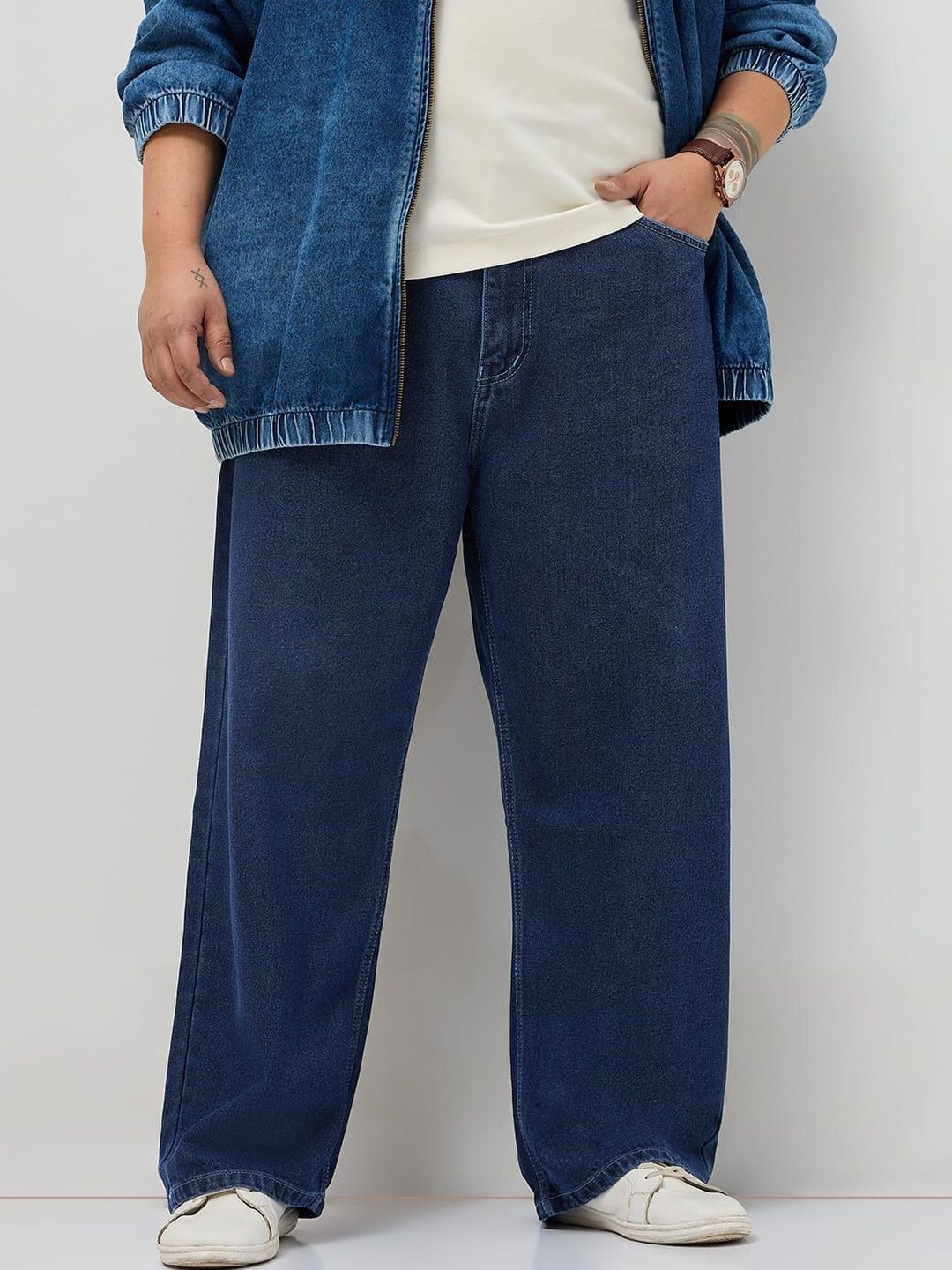 Buy ZXN CLOTHING Men Jean Wide Leg Mid-Rise Light Fade Stretchable