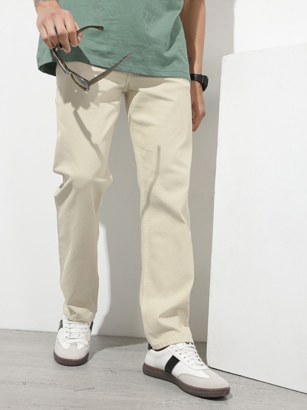 The Roadster Life Co. Men Straight Fit Mid-Rise Stretchable Jeans