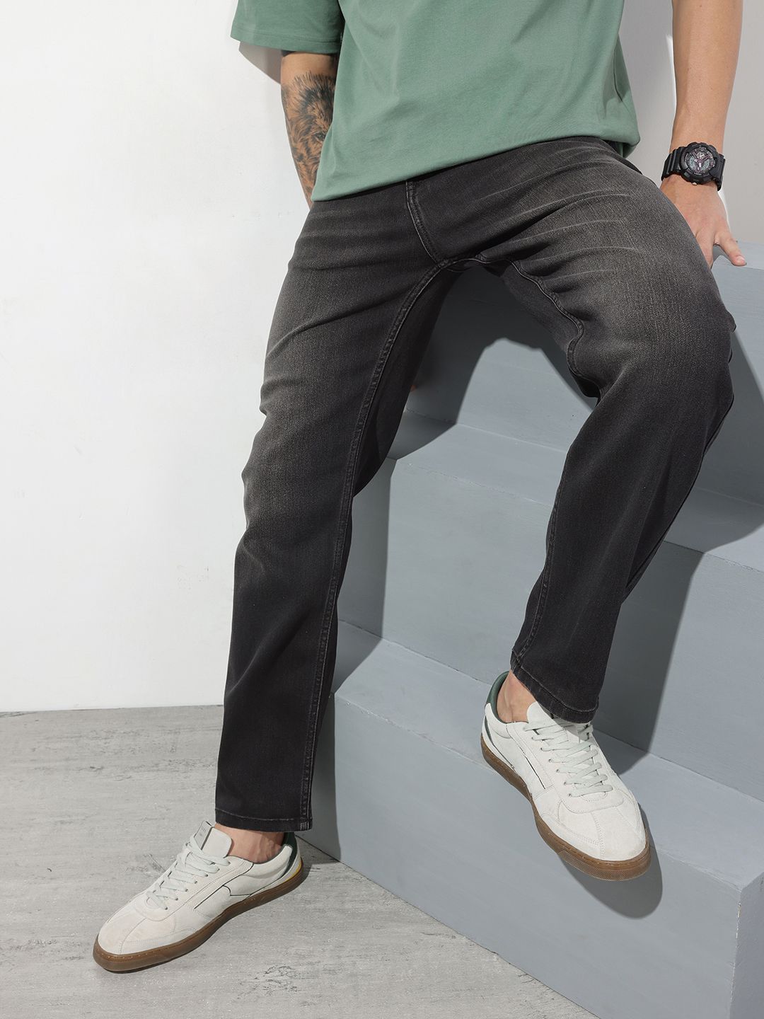 The Roadster Life Co. Men Straight Fit Light Fade Stretchable Jeans