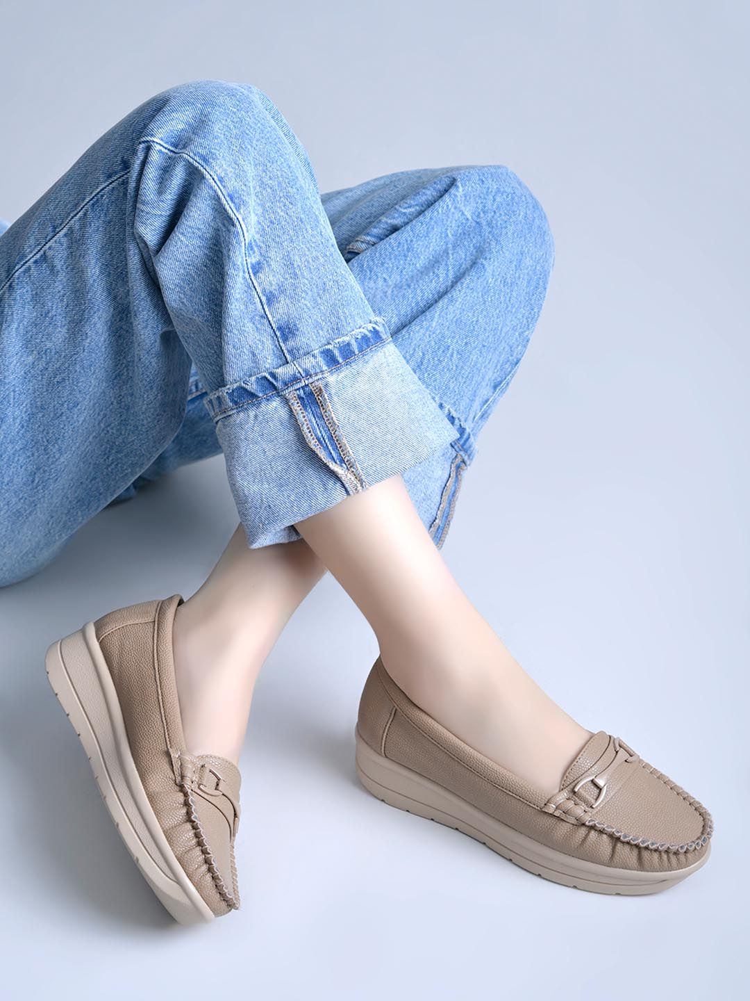 Shoetopia Women Textured Loafers