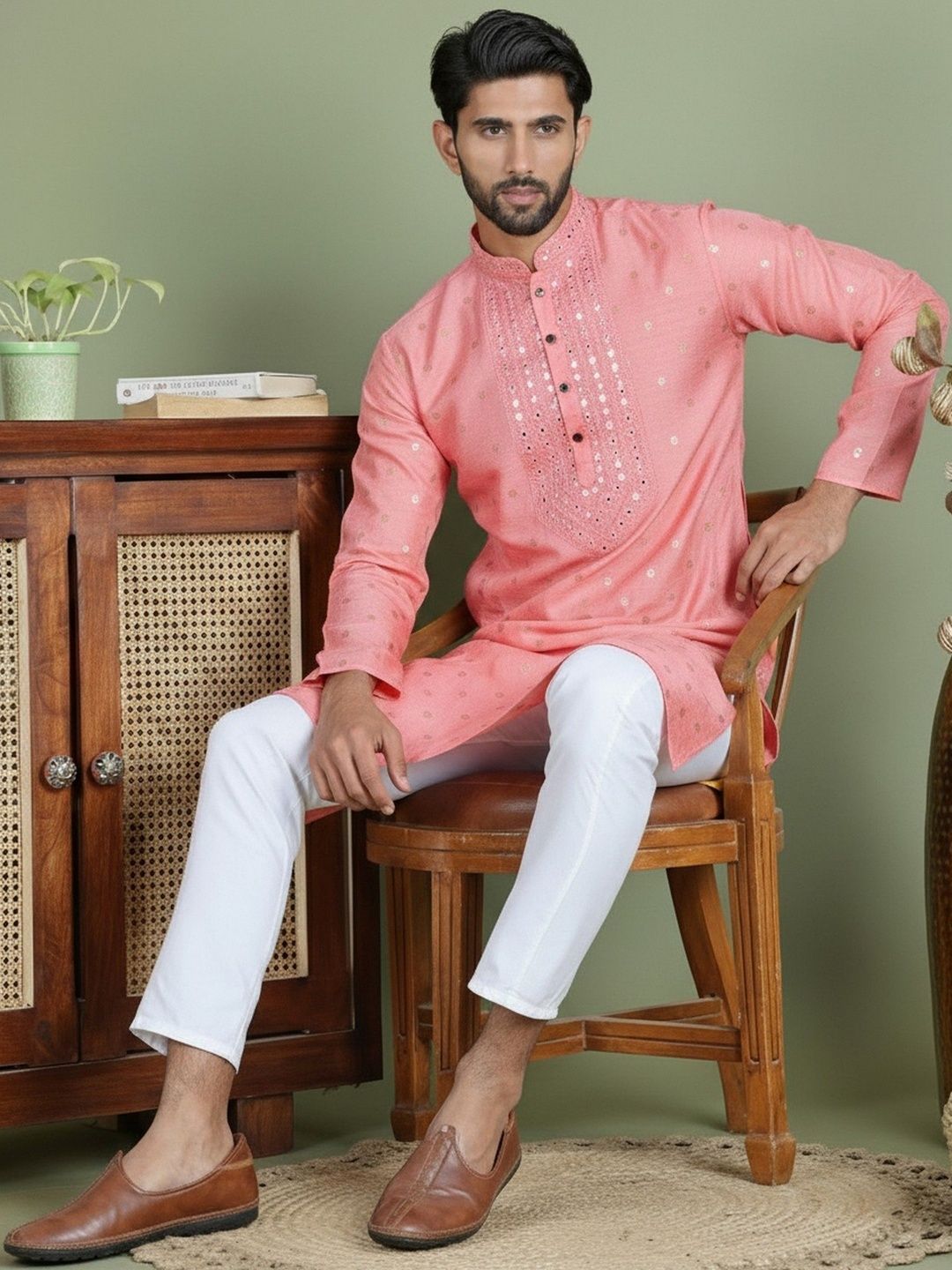 HERE&NOW Men Embellished Mirror Work Handloom Kurta