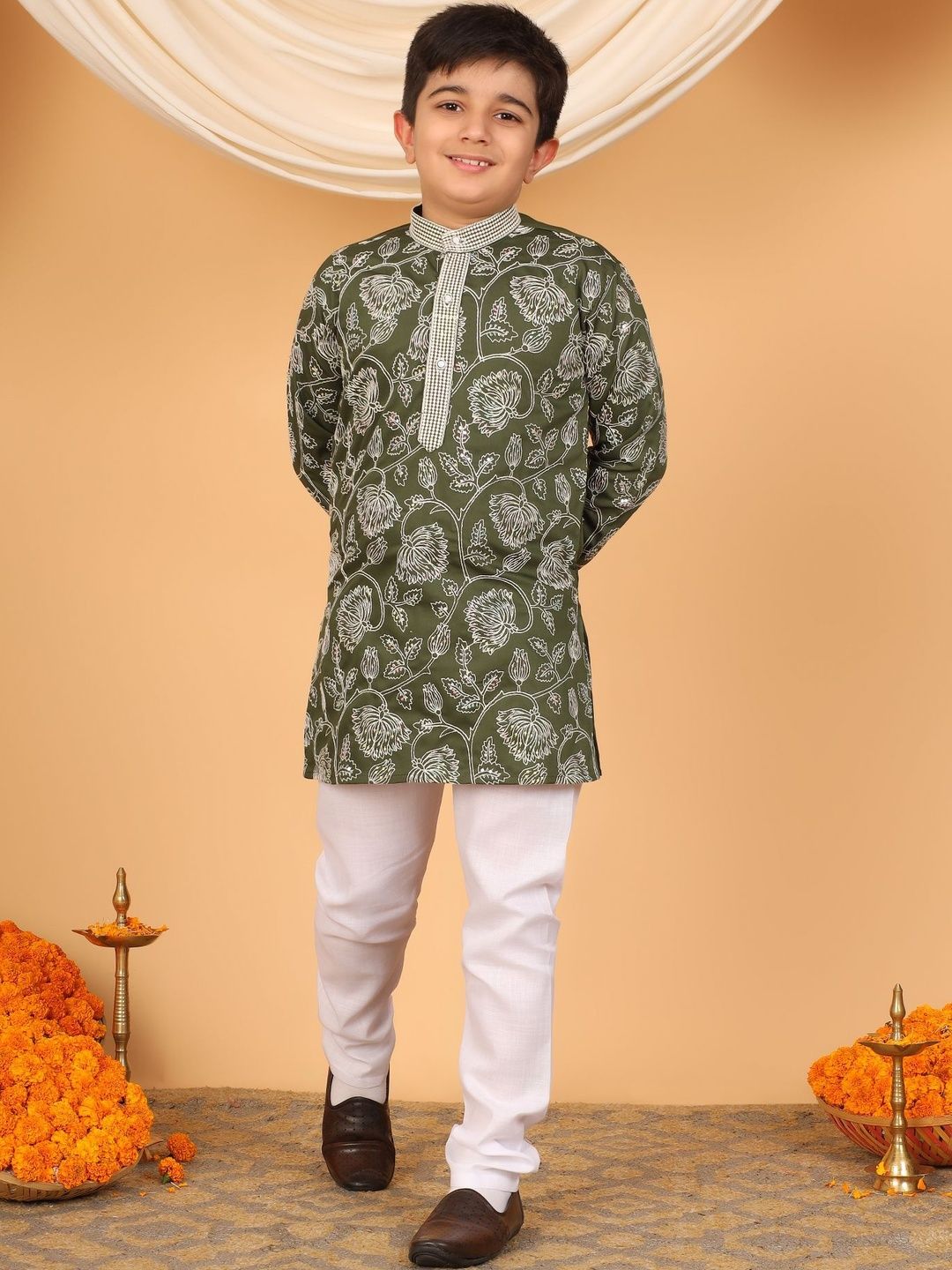 BT DEZINES Boys Floral Printed Regular Sequinned Kurta with Pyjamas